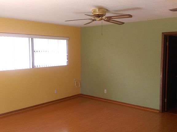 3rd image of 930 16th Ave N