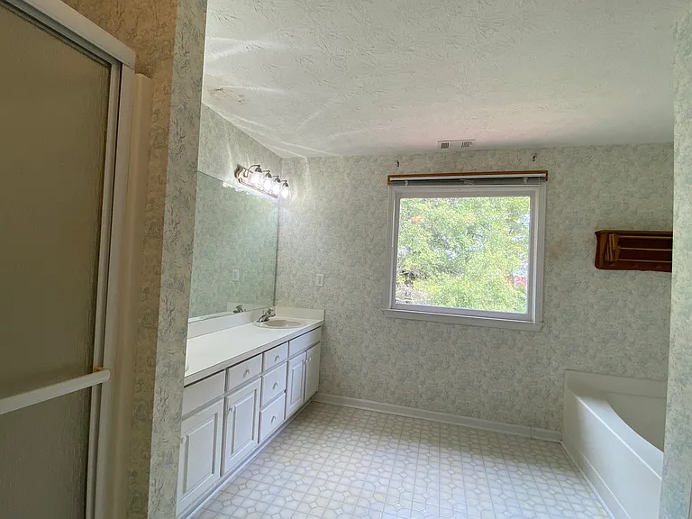 1188 Westchester Dr — Photo 31