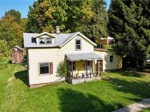 27 W Marvin St, Mayville, NY 14757