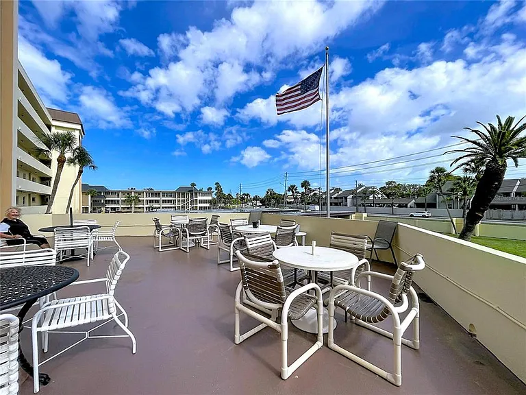 4650 Cove Cir #209 — Photo 20