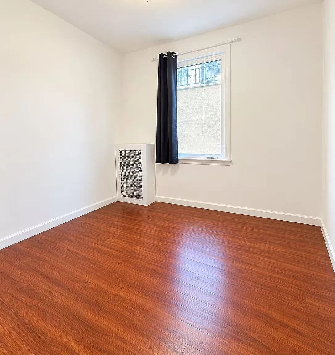 3 bed, 900 sqft, $3,000 — Photo 3