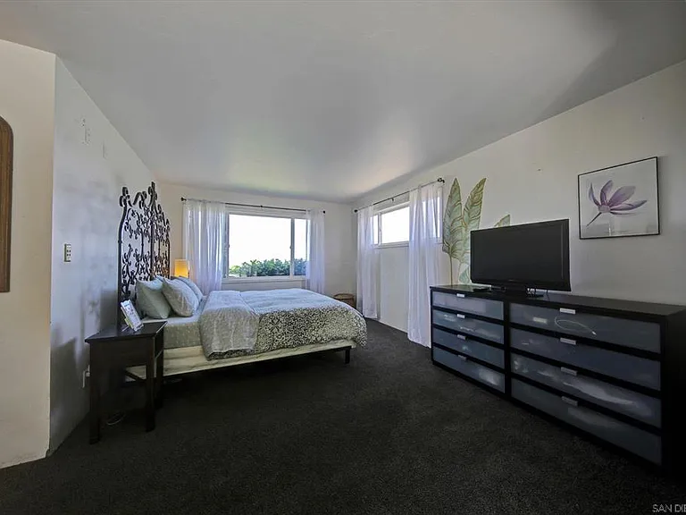 5030 Alzeda Dr #1 — Photo 10