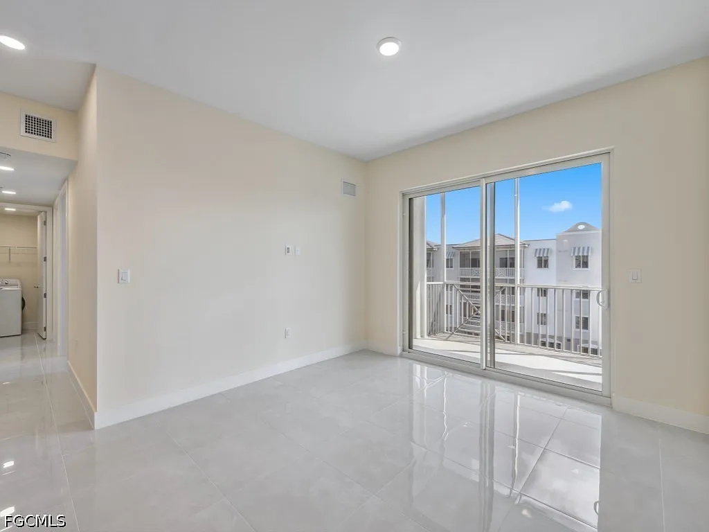 3 bed, 2.0 bath, 1469 sqft, $2,900 — Photo 3