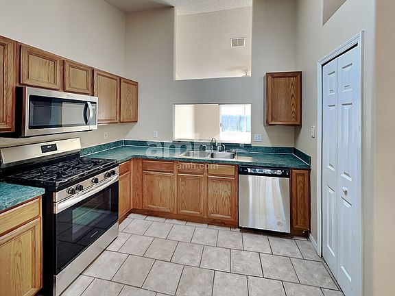 3rd image of 29333 Yarrow Dr