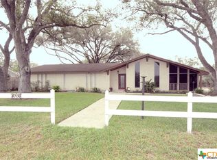 618 W North St, Goliad, TX 77963