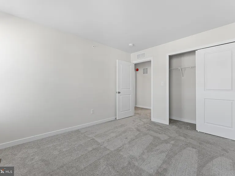 56 Continental Way — Photo 21
