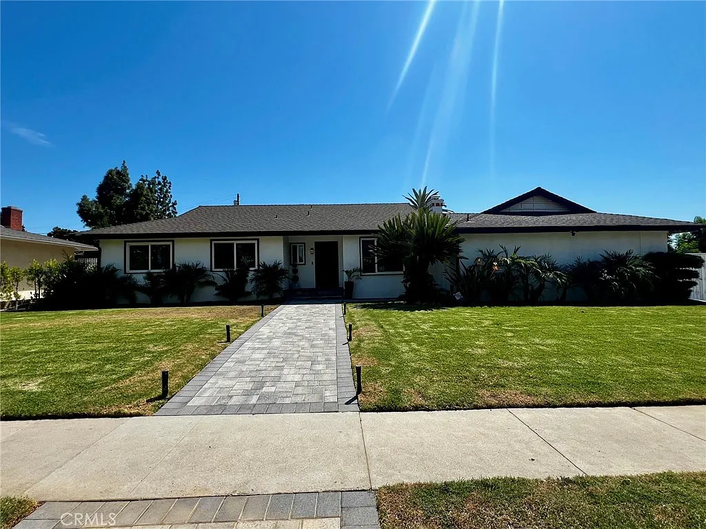 4 bed, 1949 sqft, $6,000 — Photo 2