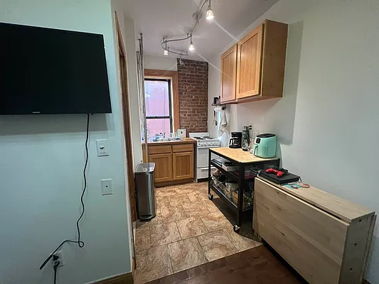 Rented by Compass | media 18