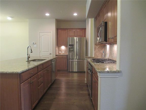 4th image of 2525 Jackson Dr
