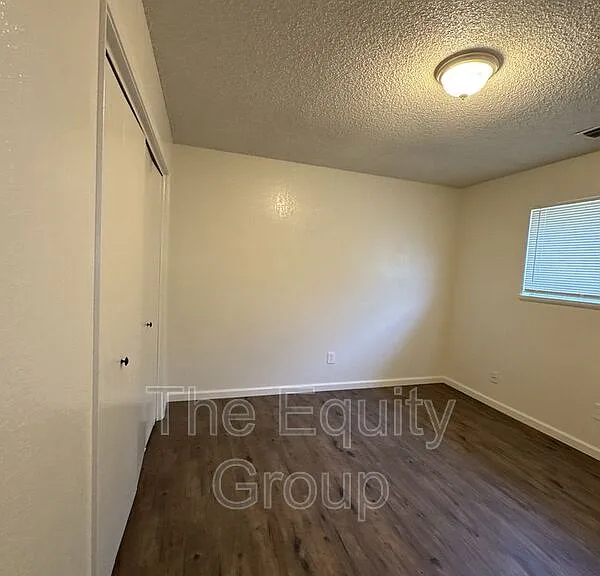 148 S Peppertree St — Photo 23