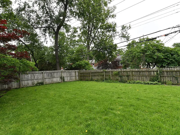 106 Manlyn Dr — Photo 63
