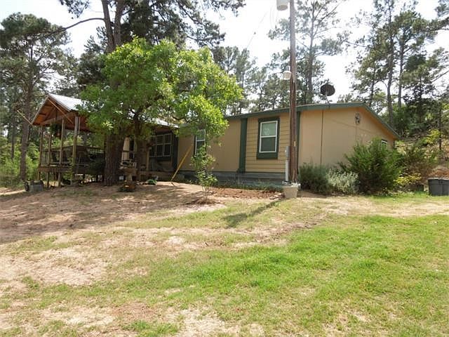 Lovely home in the pines with a lovely covered deck to enjoy the outdoors!