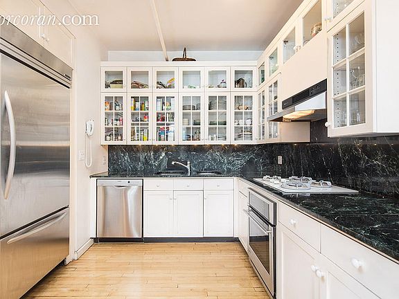 3rd image of 140 Thompson St APT 4B