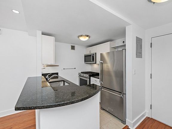 4th image of 42 8th St APT 1315