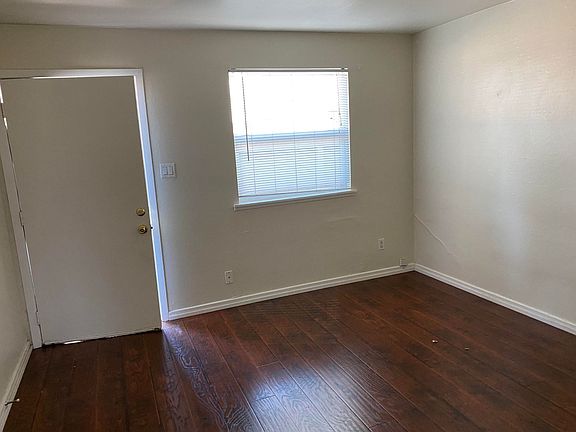 2nd image of 118 Jackson Ave APT 4