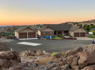 290 Trails End Ln, Yakima, WA 98908