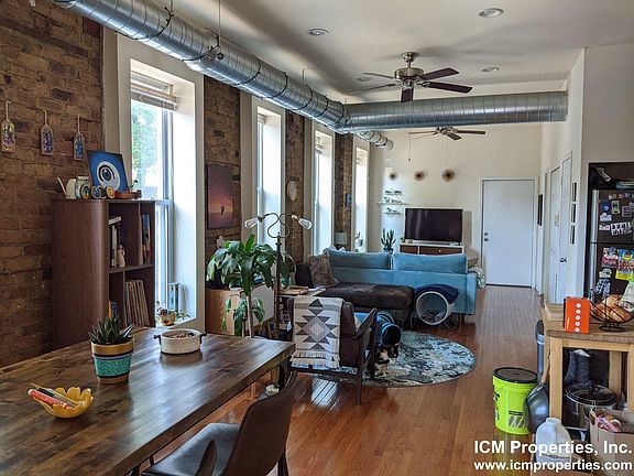 2nd image of 2047 N Hoyne Ave #1F