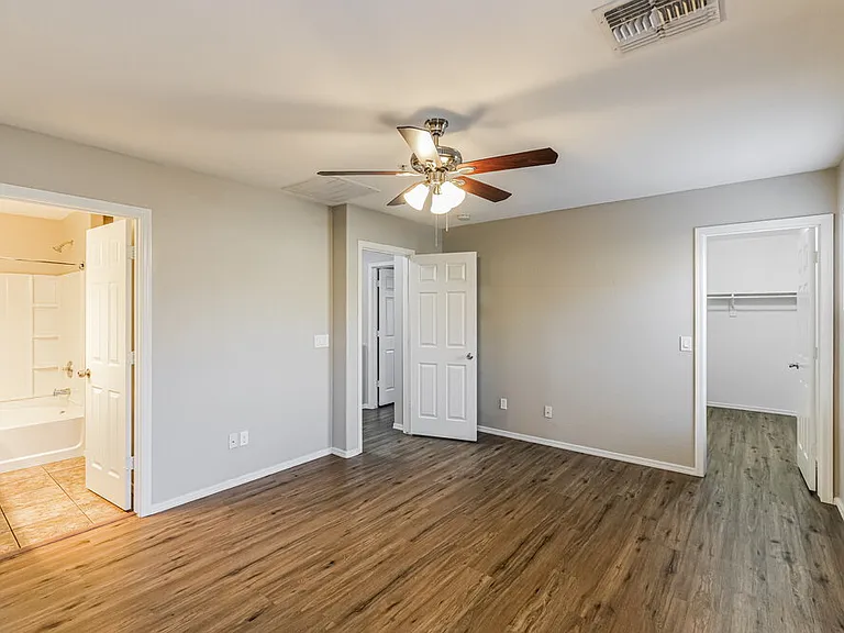 1444 N 80th Dr — Photo 10