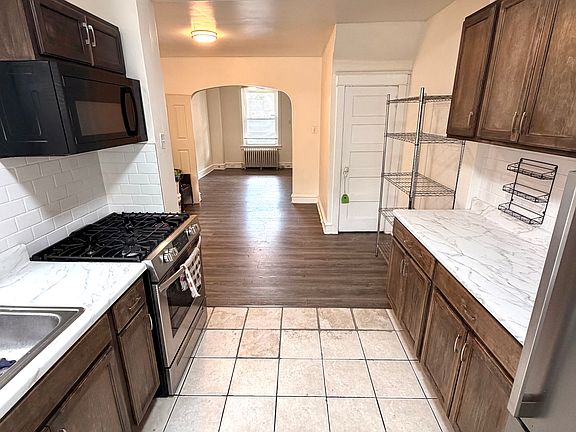 2nd image of 605 Lindley Ave