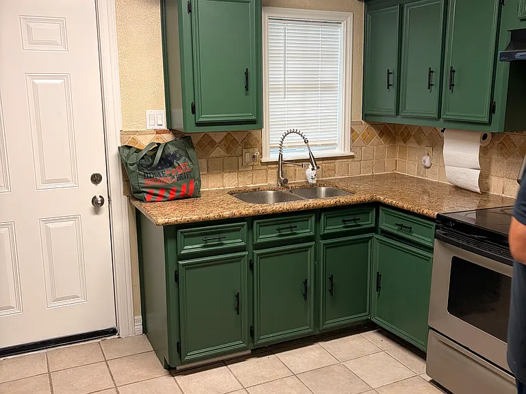 533 Majestic St — Photo 10