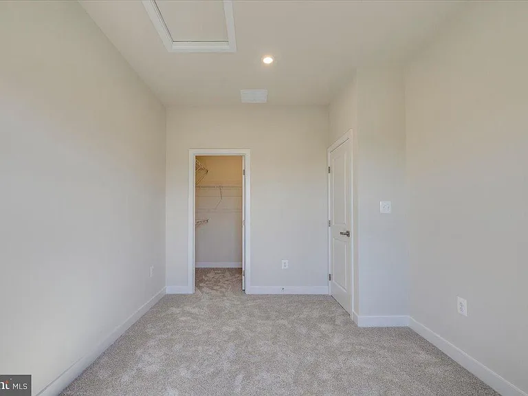 9390 Tanfield Dr — Photo 36