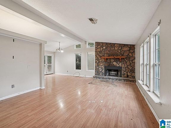 3rd image of 4883 Bridle Path Dr