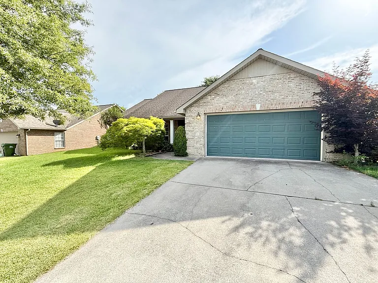 1105 Mercer Dr — Photo 2