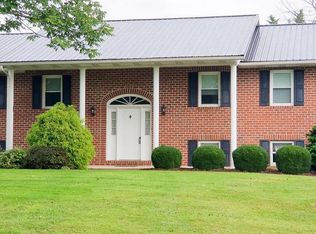 1145 Redwood Dr, Waynesboro, PA