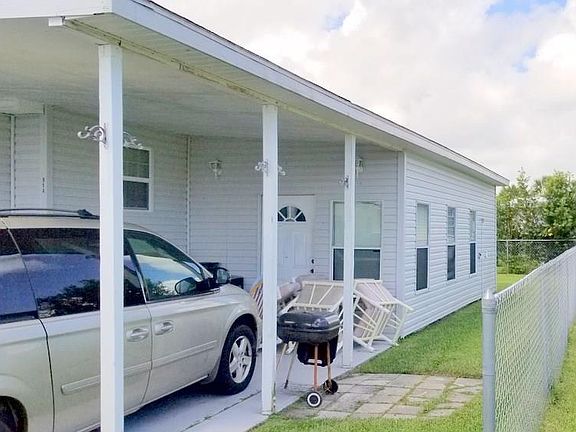 3rd image of 814 Oriole Cir