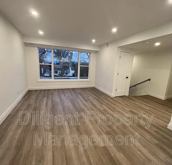 438 Bellevue St #UPPER — Photo 7