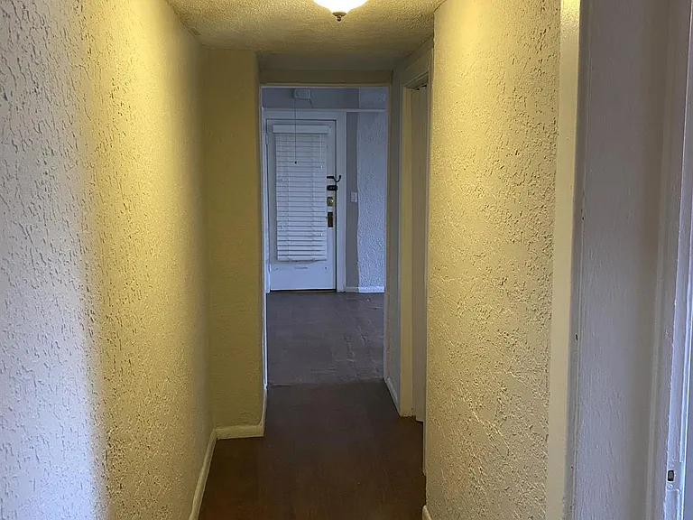Frances Apartments — Photo 4