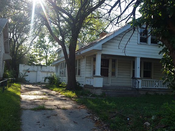 2nd image of 1206 S Maywood Ave