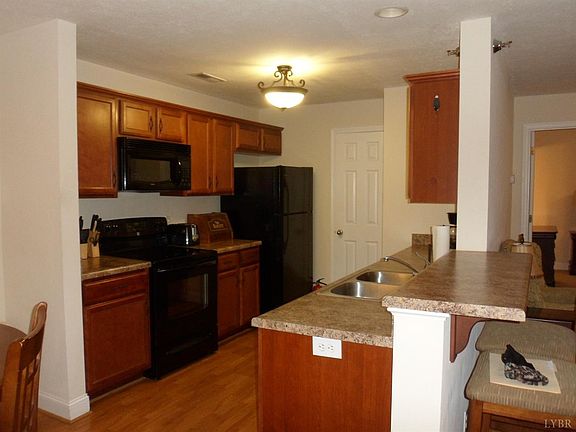 4th image of 623 Wyndhurst Dr Unit 203