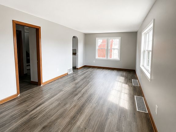 3rd image of 1502 S Champion Ave