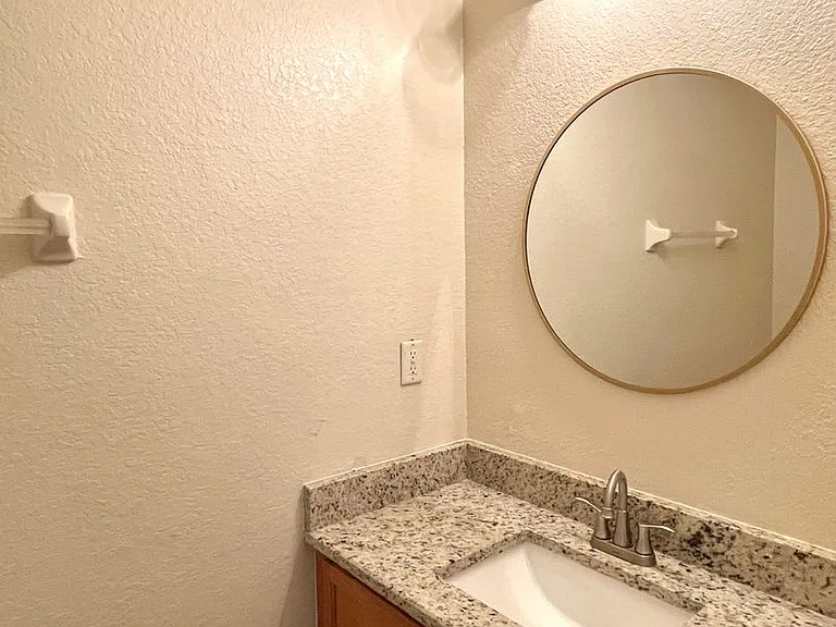 2950 Ashland Ln S — Photo 17