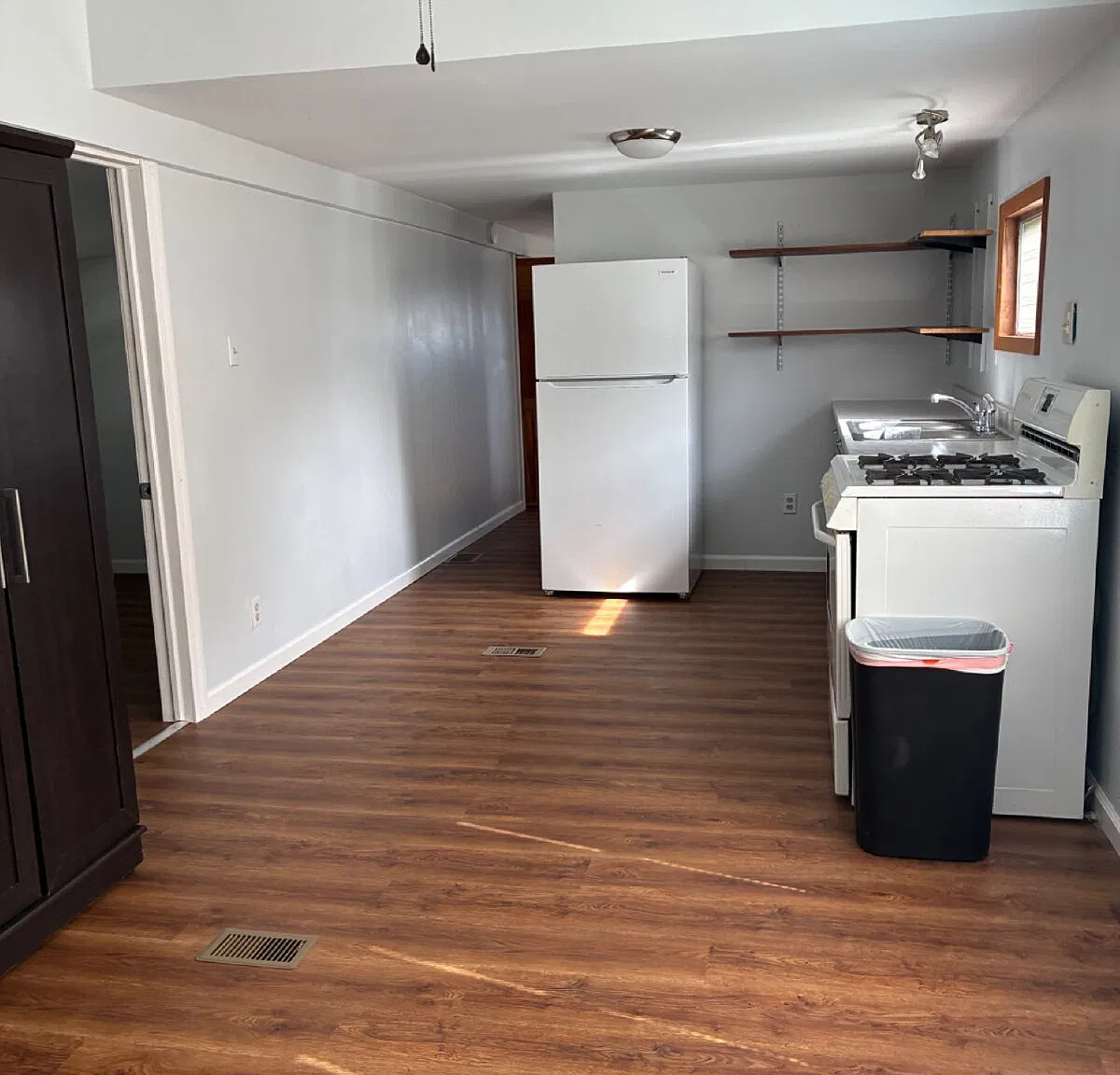 2 bed, 1.0 bath, 800 sqft, $1,095 — Photo 4