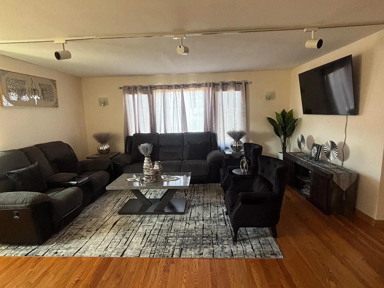 2 bed, 1098 sqft, $2,050 — Photo 3