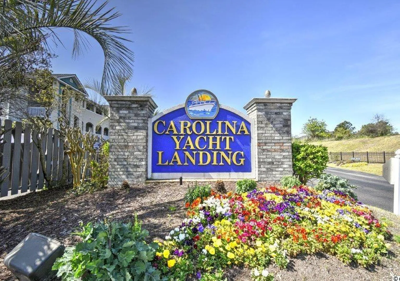 Carolina Yacht Landing - Luxury Fully Furnished Waterfront Condo — Photo 2