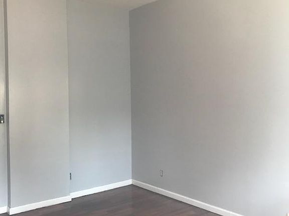 3rd image of 3976 Schiller Pl