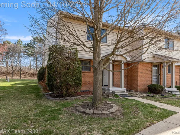 3656 Old Creek Rd, Troy, MI 48084