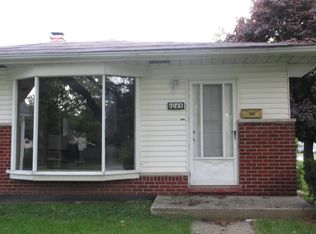 1045 Berkshire St, Westland, MI 48186