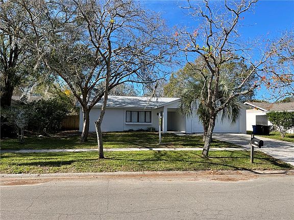 5th image of 15718 Country Lake Dr