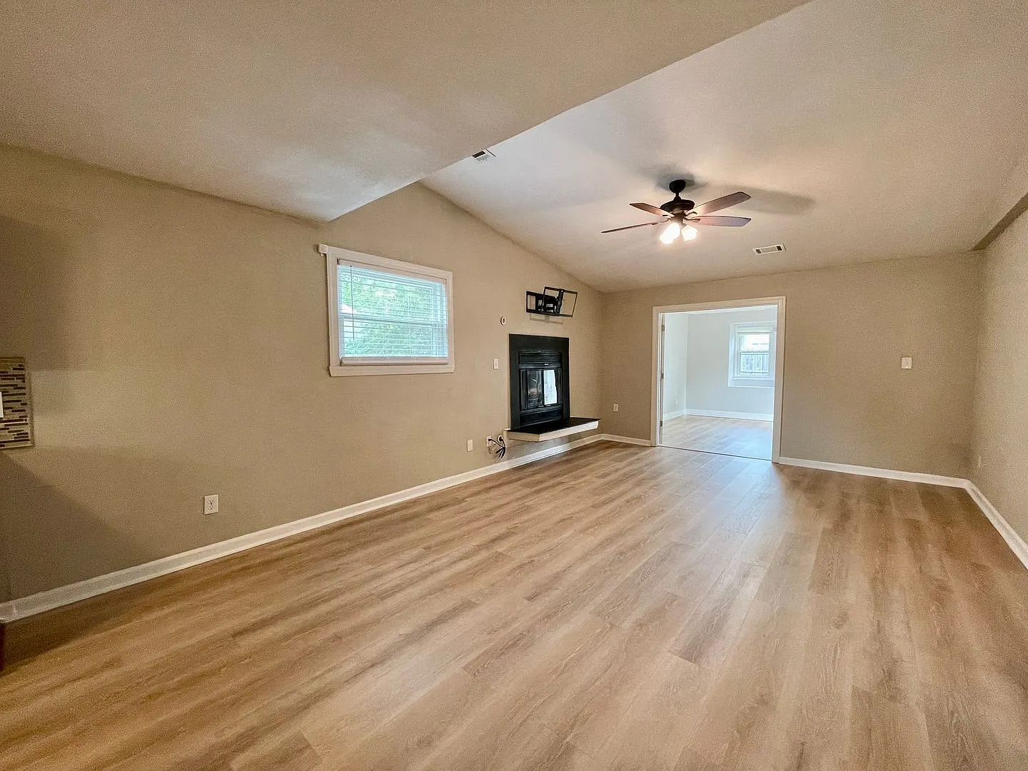 Charming 3-Bedroom Home with Bonus Flex Space — Photo 4