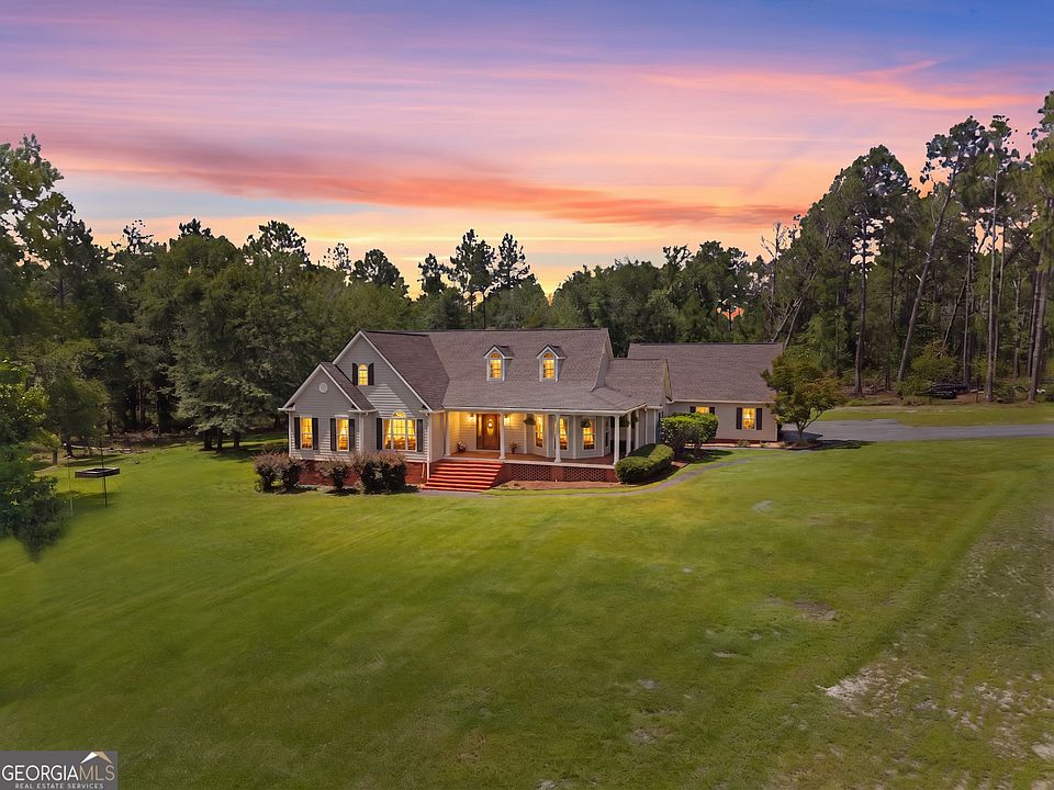 1st image of 220 Pinewood Dr