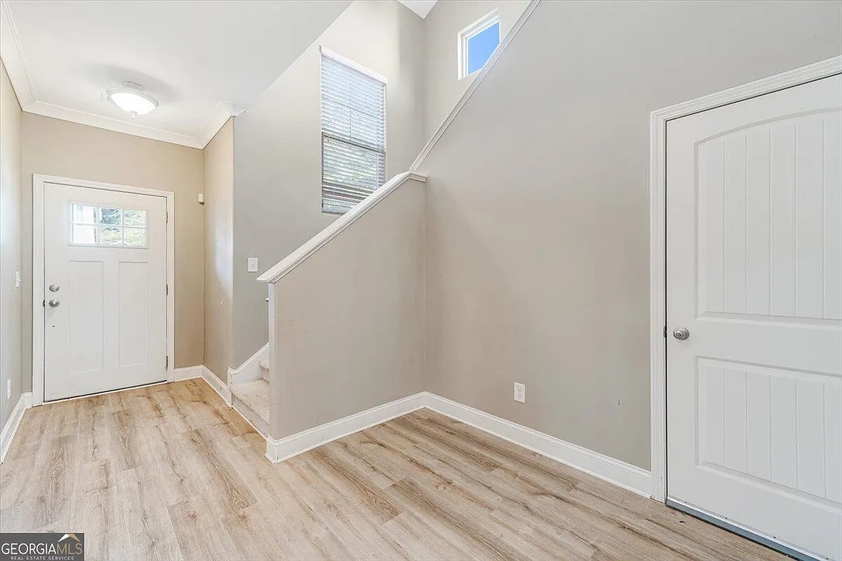 5 bed, 3.0 bath, $3,000 — Photo 2
