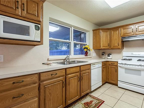 5th image of 517 E Phillips Ct
