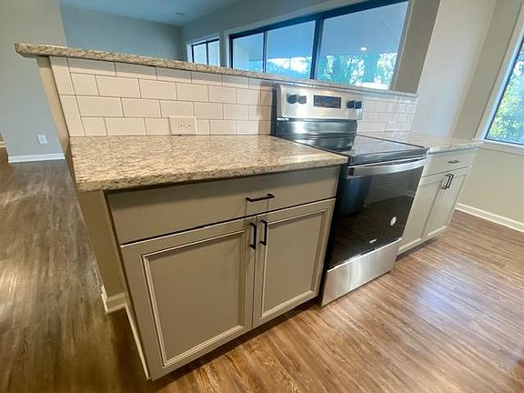4th image of 306 Alexander St SE APT 3