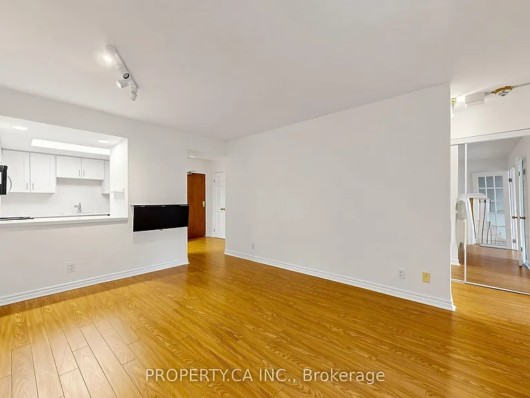 456 College St #310 — Photo 2