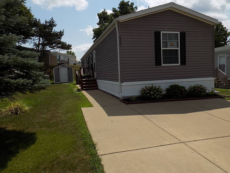1st image of 49451 Linden St