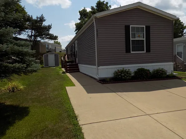 49451 Linden St, Plymouth, MI 48170